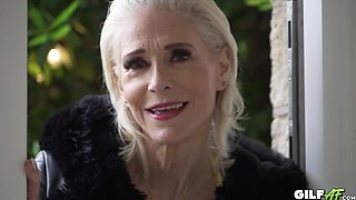 Dee Lite's Mature Granny Blonde in Explosive Bliss