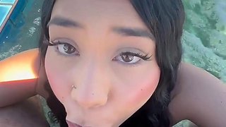 Sxyglodess Catches A Facial In The Pool