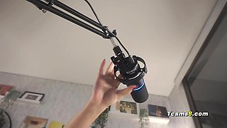 Gorgeous Latina trans fuck her asshole with dildo