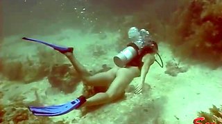 Nude girl underwater erotic video