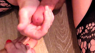 Sissy Cumshot on Feet