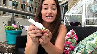 Brunette solo masturbation on webcam
