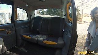 Faux taxi Super Sexy french ebony beauty has labia banged by italian stud