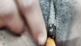 Hot desi bhabhi fingering her pussy with carrot in full mood