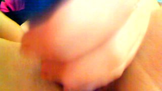 Amateur preggo hoe toys her pussy close up in fetish solo