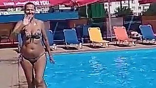 How a Sexually Lonely Housewife on Vacation in the Pool Learns to Dive