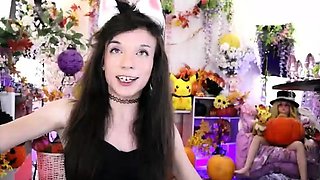 Amateur Webcam Teen Flashes Masturbates