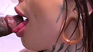 A Good French Goth Gives Her Nice Big Ass to Stay in the Bedroom!!!