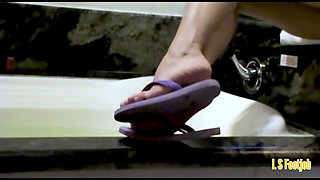 Sexy Footjob in Bathtub with Flip Flops and French Nails