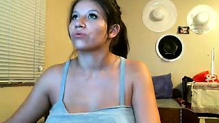 Pregnant Latina showing off her fabulous body on the webcam