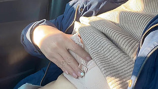 She Open Hairy Pussy in the Car Then Go Outside Piss