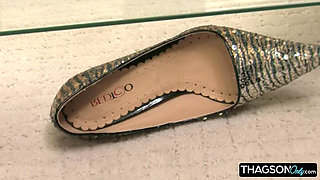 Seductive Brunette Babe Pleasures Herself to Ecstasy