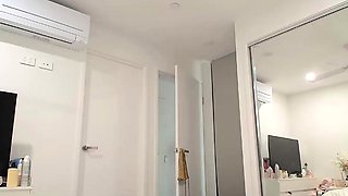 Stripshow in bathroom