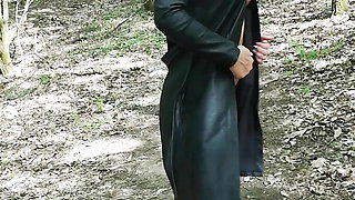 HOT AMAZEMILF TAKES SHOWER,THEN WALKS IN THE NATIONAL PARK NAKED,FLASHING SEXY BODY.