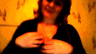 Mature Russian Amateur Irina Shows Off on Webcam