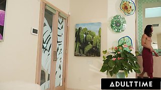 Exhibitionist Teen Charlie Summer shows her stepsister's boyfriend her pussy!