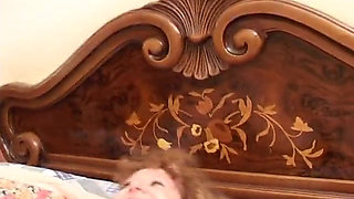 Amateur fat woman plays in her bed with some dildos