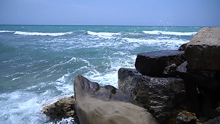 Babe gets fucked by stranger in public on the beach