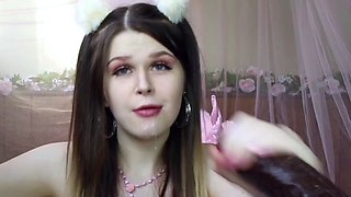 Very hot amateur thai teen girl toying her pussy on cam