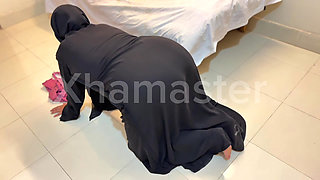 Hot MILF Stepmom Stuck Under Bed!