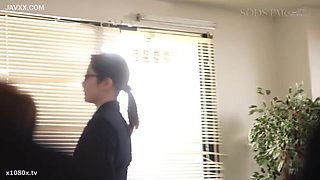 New Graduate Encounters Scary Female Boss at Pin Salon. Asian Erotic Video x2x656982445AD9943352