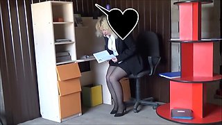 Office Lady In Stockings And No Panties