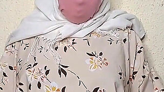 Perfect Pink Pussy of the Muslim Girl From Iran