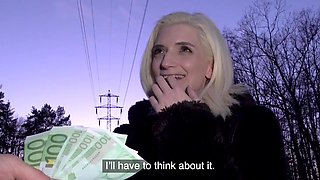 Bleached Italian babe wants to get fucked in the dark