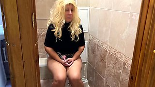 Milf was sitting in the toilet when she wanted anal sex