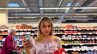 Slutty amateur flashing her big boobs in the backseat