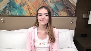 Amateur casting with skinny teen Marina Gold giving a rim job