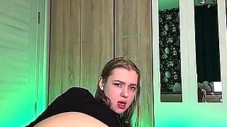 Blowjob and Close-up Sitting on Cam