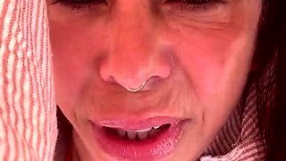 Amateur housewife pussyrubs while jerking POV