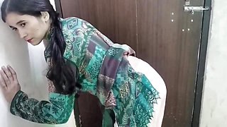 Cute aunty ko unke ghar me jake pel diya