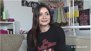 Valentina Babe And Valentina Italian - Hot Italian Babe Valentina Uses A Magic Wand On Her Shaved Pussy