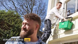 Brazzers - sexy homeowner kayla insane trades her currency tip for a dual dicking from window washers