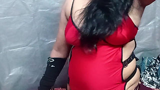 The Girl Is Throwing a Party at Home to Have Sex with New Boys