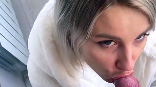Blonde Babe Gives an Amazing Blowjob to a Big Cock
