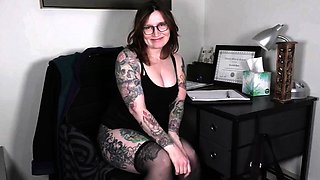 Bettie Bondage – Psychiatrist Knows You Want Mom