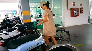 Omg!!! Sexy Amateur MILF Pisses on Her Bike in the Parking Garage