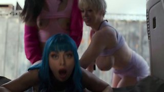 MILF soccer coach caught sucking players shecock