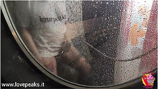 Ladymuffin Masturbates In The Shower