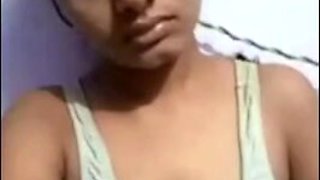 Uber-cute Indian Teenie Naked Vid Call Par Hindi Mms