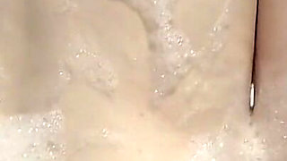 Waiting for a big and hard dick with me in the bath