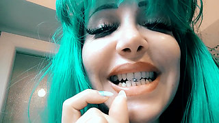 Gorgeous giantess with big jaws