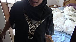 Muslim Woman Is a Whore and Fucks German Guy with No Condom