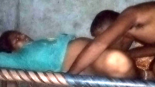 Bhabhi ne rat me chudai ki chut me mal dalbaya