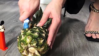 redhead bimbo teen crush cake and pee on it